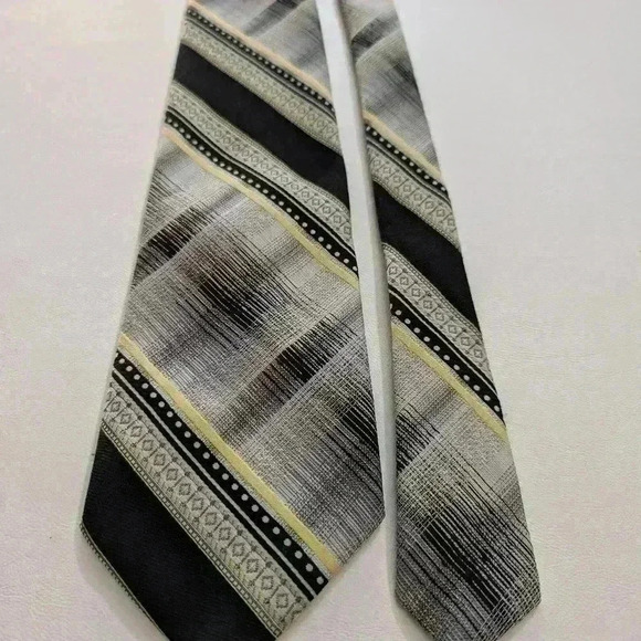 Vintage 1970's Black Grey And Yellow Polyester Wide Necktie - Picture 2 of 5